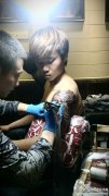 2012年11月3日大臂school tattoo图案制作现场