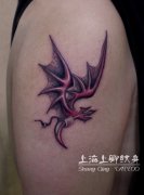 手臂一款小巧的恶魔翅膀纹身图案