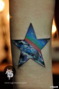 女生手臂流行时尚的星空五角星纹身图案