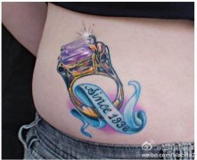 女生腰部精美时尚的钻戒纹身图案