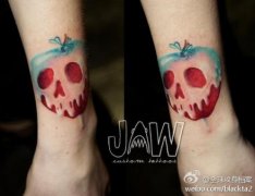 女生手臂骷髅苹果棒棒糖纹身图案