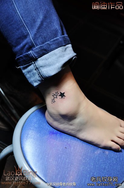 脚踝小清新五角星纹身图案作品——喻迪纹身师出品