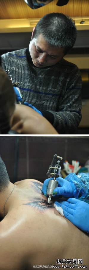 2013年2月15日兵哥正在制作背部龙眼睛纹身图案过程