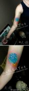 手臂流行精美的彩色钻石纹身图案