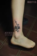 武汉纹身店制作的脚踝图腾莲花纹身作品