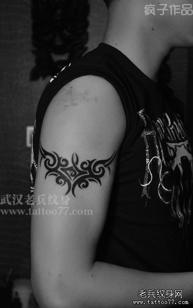 武汉专业纹身店喻迪为顾客制作的手臂图腾臂环纹身作品