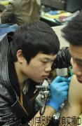 湖北武汉纹身学员舒畅手臂纹身图案实操中