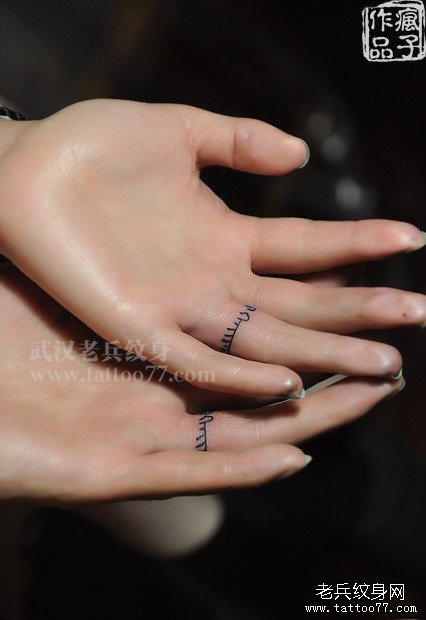 武汉纹身店老兵纹身制作的手指情侣纹身图案作品