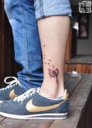 武汉专业纹身店疯子制作的脚踝蒲公英纹身图案作品