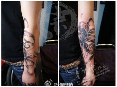 男生手臂时尚流行的彼岸花纹身图案