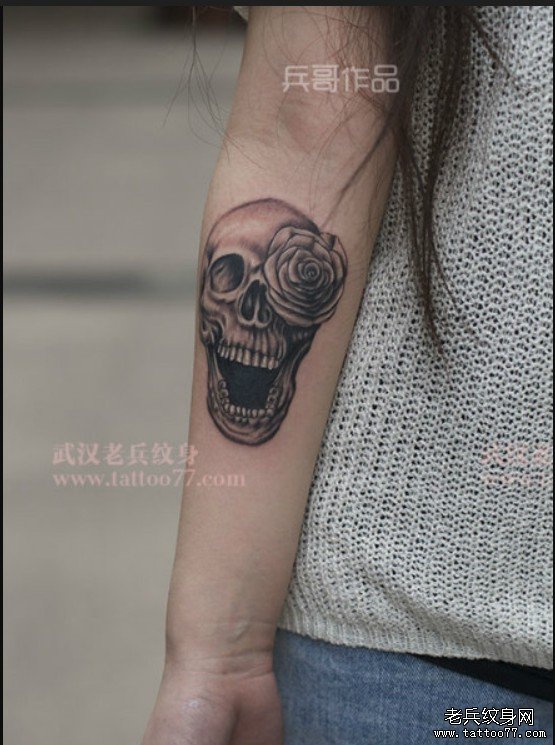 湖北专业纹身店兵哥制作的一款手部超酷骷髅纹身作品写真