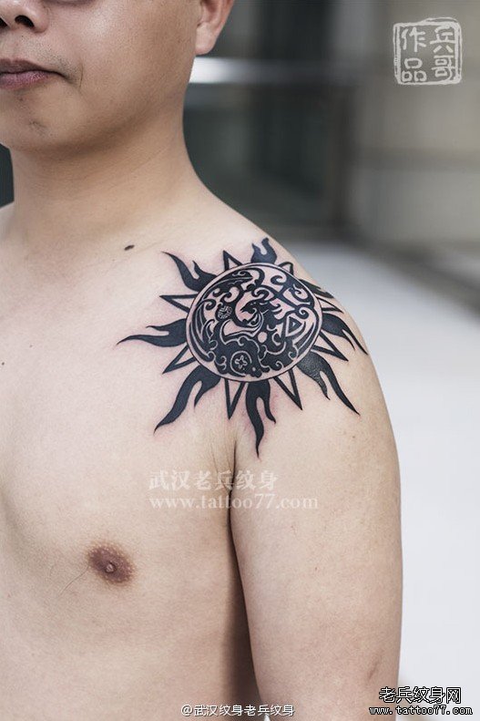 肩膀图腾太阳凤凰纹身图案作品由武汉专业纹身店兵哥制作