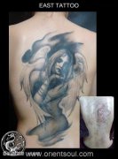 美女背部漂亮的天使纹身图案