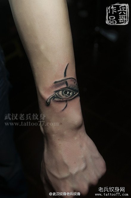 手部兵哥制作的眼睛纹身图案作品