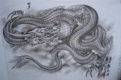 超酷时尚的半背黑灰龙纹身图案