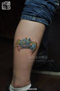 脚部螃蟹纹身图案作品由武汉纹身店疯子制作
