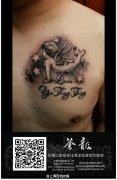男人前胸经典时尚的小天使纹身图案