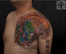 披肩鲤鱼莲花纹身图案作品及相结合的寓意