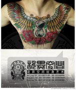 男人前胸超帅的沙漏与翅膀纹身图案
