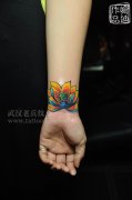 手腕遮盖旧纹身莲花纹身图案作品及讲究