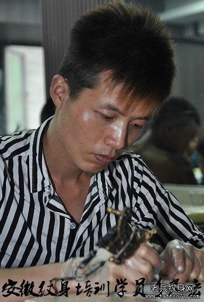 安徽纹身培训学员李光宏纹身练习中