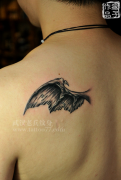 因爱而守护的恶魔翅膀纹身图案作品及含义