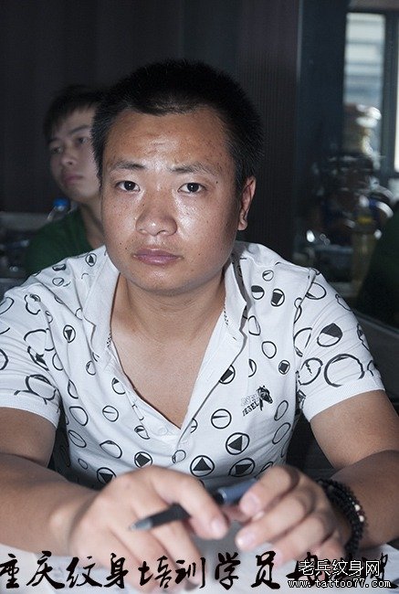 重庆纹身培训学员冉洪波纹身培训学习中