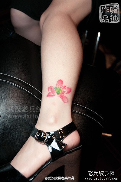 武汉老兵纹身店喻迪制作的脚部莲花纹身图案作品及意义