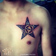 男生前胸经典帅气的五角星机械纹身图案