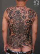 2013年兵哥为郑州纹身爱好者设计制作的满背百鬼降龙纹身作品完美收工！