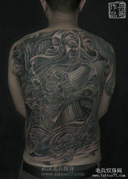 为武汉一纹身顾客制作的满背霸气战龙关公纹身图案作品及意义