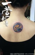 女生后背漂亮的小星空纹身图案