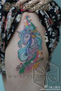 女生腿部漂亮的彩色独角兽纹身图案