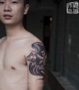大臂美女纹身图案作品由武汉纹身店喻迪制作
