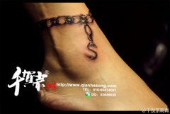 女生脚链另类潮流的一款脚链纹身图案