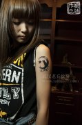 美女手臂月亮猫咪星星字母纹身组合作品