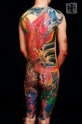 武汉老兵纹身店兵哥历时三年半打造的超大满背鲤鱼纹身图案作品写真（一）