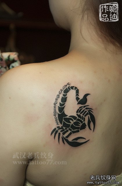 图腾蝎子纹身现如今也是美女喜欢的纹身图案哦