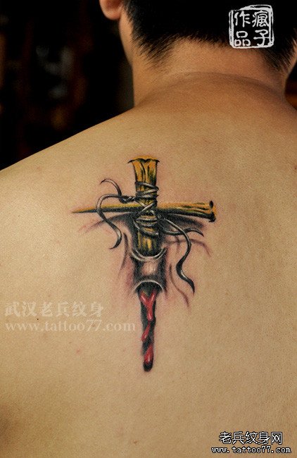 武汉纹身店疯子打造的超立体的十字架纹身图案作品及意义