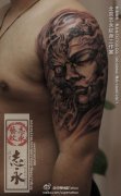手臂一款经典的一半佛一半恶魔纹身图案