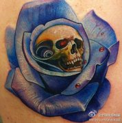 一款精美好看的玫瑰花与骷髅纹身图案