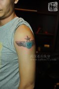 武汉纹身店合喻迪制作的大臂翅膀纹身图案作品