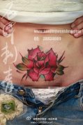 女生腹部疤痕遮盖－精美时尚的school玫瑰花纹身图案