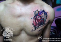 男人胸前经典的一款心脏纹身图案