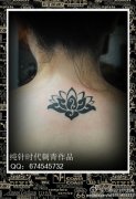 女生后颈部时尚潮流的图腾莲花纹身图案
