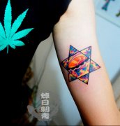 手臂内侧一款星空六芒星纹身图案