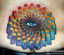 腰部一款经典的几何眼睛纹身图案