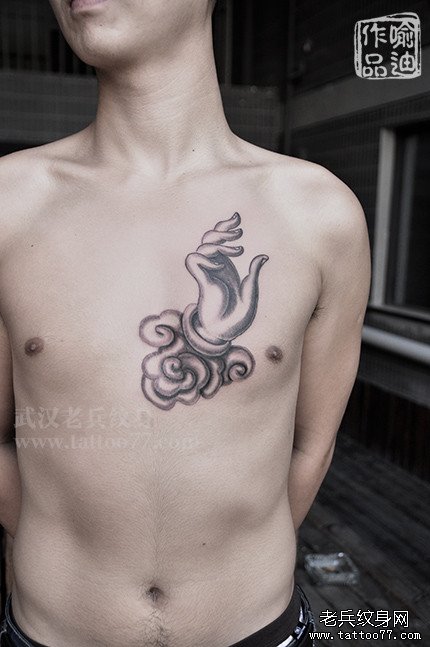 武汉最好的纹身店提供的胸口佛手纹身作品