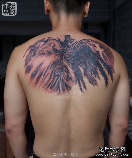 武汉老兵纹身店兵哥制作的后背天使翅膀纹身作品及意义