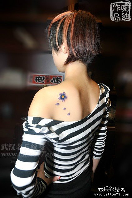一款很特别的紫色樱花纹身作品